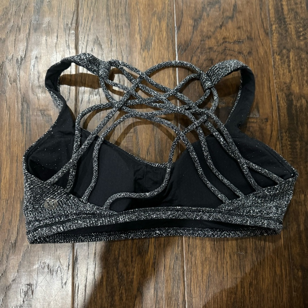 Lululemon free to be wild bra black white size 4